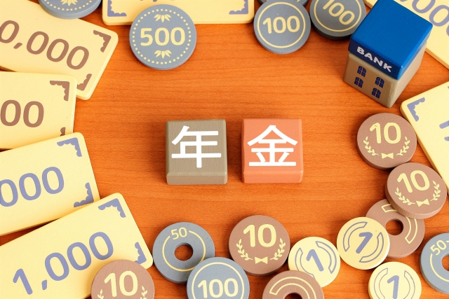 厚生年金・国民年金は平均いくらもらえる？